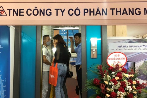 Gian hàng trưng bày sản phẩm thang máy Thiên Nam nhận được sự quan tâm rất lớn tại Vietbuild Hà Nội 2022