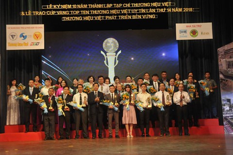 Thang máy Thiên Nam nhận Cúp vàng Thương hiệu Việt uy tín lần thứ 14