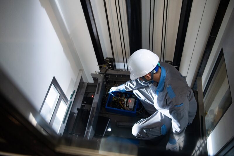 Hướng dẫn xử lý thang máy khi ngập nước