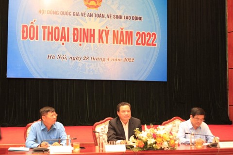 Cần bổ sung chính sách về an toàn thang máy