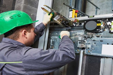 Những góc khuất trong công tác kiểm định thang máy